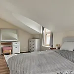 3-bedroom Penthouse With Sauna In Old Town