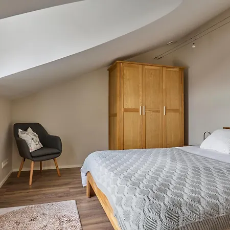 Charming Penthouse With Sauna In Old Town Apartman *