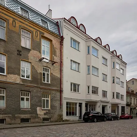 Apartment Charming Penthouse With Sauna In Old Town Tallinn